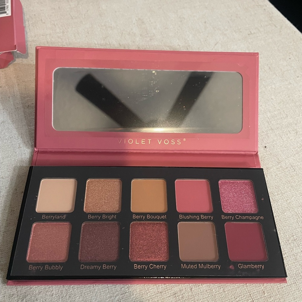 Violet Voss eyeshadow palette